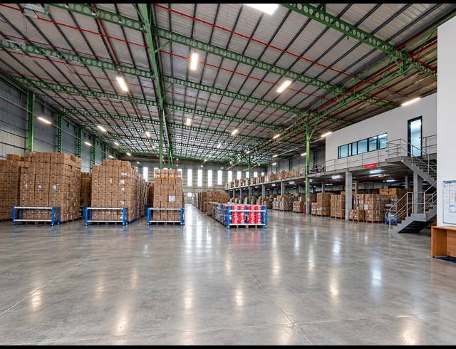 4,315M² WAREHOUSE TO LET IN POMONA